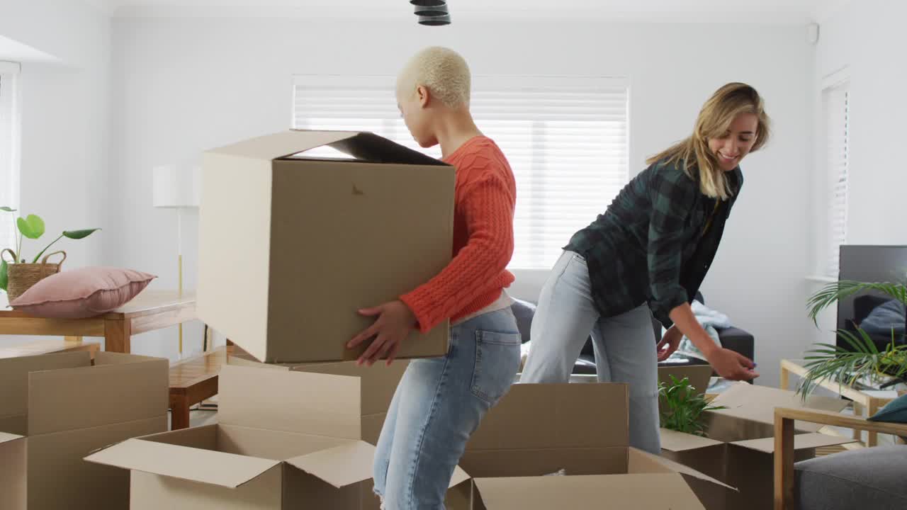 Déménageurs préparant un chargement à Beloeil